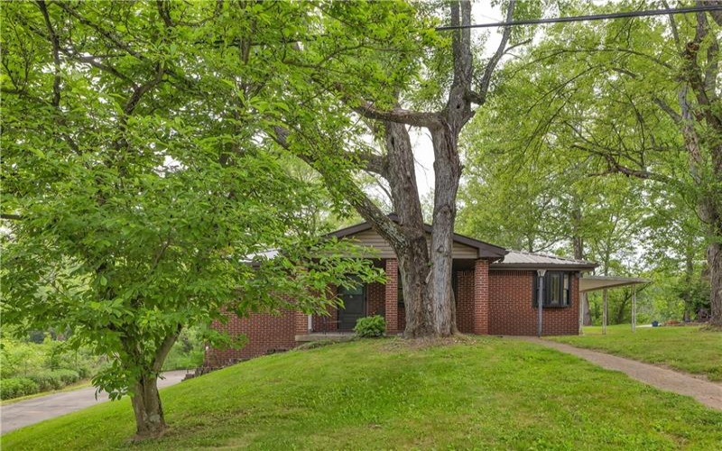 9830 DON DRIVE, Irwin, 15642, 3 Bedrooms Bedrooms, 10 Rooms Rooms,2 BathroomsBathrooms,Residential,For Sale,DON DRIVE,1704964