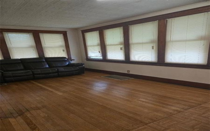 615 Morgantown Road, Uniontown, 15401, 4 Bedrooms Bedrooms, 9 Rooms Rooms,1.1 BathroomsBathrooms,Residential,For Sale,Morgantown Road,1705857