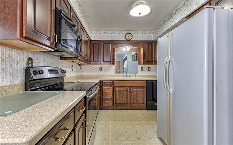 112 Friendship Lane, Greensburg, 15601, 3 Bedrooms Bedrooms, 9 Rooms Rooms,2.1 BathroomsBathrooms,Residential,For Sale,Friendship Lane,1718824