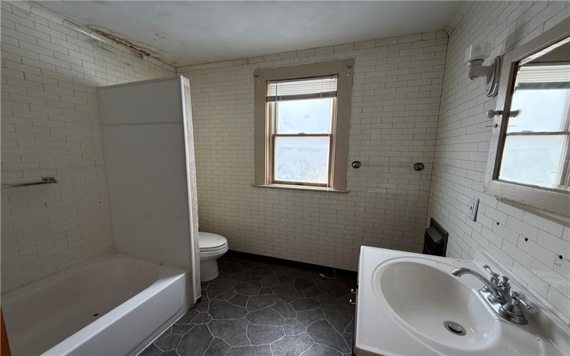 224 5th St, Jeannette, 15644, ,Commercial-industrial-business,For Sale,5th St,1707329
