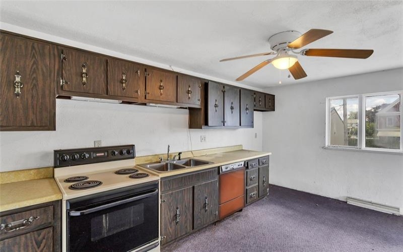 110 Pennsylvania Ave (105 N Center Ave), New Stanton, 15672, ,Commercial-industrial-business,For Sale,Pennsylvania Ave (105 N Center Ave),1719325