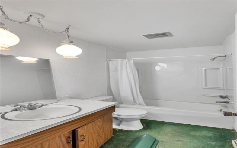 110 Pennsylvania Ave (105 N Center Ave), New Stanton, 15672, ,Commercial-industrial-business,For Sale,Pennsylvania Ave (105 N Center Ave),1719325