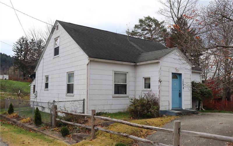 1298 Route 30, Laughlintown, 15655, 3 Bedrooms Bedrooms, 8 Rooms Rooms,2 BathroomsBathrooms,Residential,For Sale,Route 30,1720077