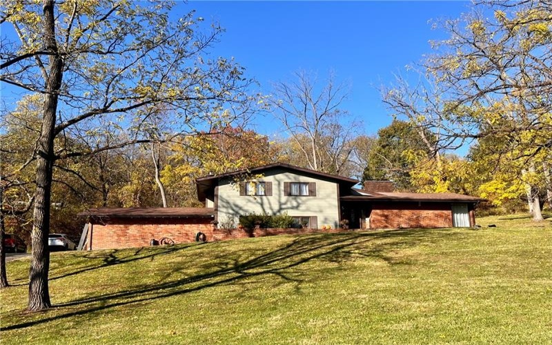 306 Black Walnut Dr, Greensburg, 15601, 4 Bedrooms Bedrooms, 8 Rooms Rooms,3 BathroomsBathrooms,Residential,For Sale,Black Walnut Dr,1737315