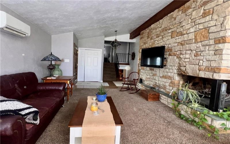 306 Black Walnut Dr, Greensburg, 15601, 4 Bedrooms Bedrooms, 8 Rooms Rooms,3 BathroomsBathrooms,Residential,For Sale,Black Walnut Dr,1737315