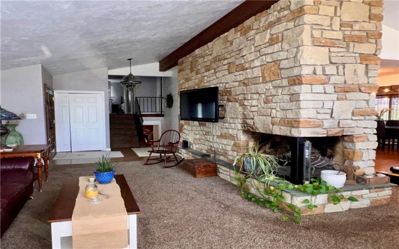 306 Black Walnut Dr, Greensburg, 15601, 4 Bedrooms Bedrooms, 8 Rooms Rooms,3 BathroomsBathrooms,Residential,For Sale,Black Walnut Dr,1737315