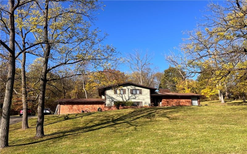 306 Black Walnut Dr, Greensburg, 15601, 4 Bedrooms Bedrooms, 8 Rooms Rooms,3 BathroomsBathrooms,Residential,For Sale,Black Walnut Dr,1737315