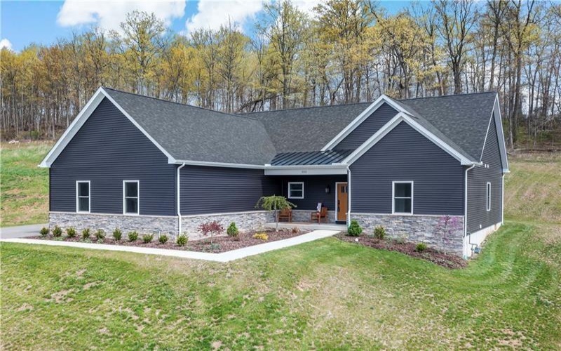 300 TIMBERLINE DR, Washington, 15301, 3 Bedrooms Bedrooms, 9 Rooms Rooms,2.1 BathroomsBathrooms,Residential,For Sale,TIMBERLINE DR,1747710