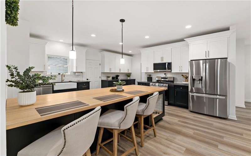 300 TIMBERLINE DR, Washington, 15301, 3 Bedrooms Bedrooms, 9 Rooms Rooms,2.1 BathroomsBathrooms,Residential,For Sale,TIMBERLINE DR,1747710