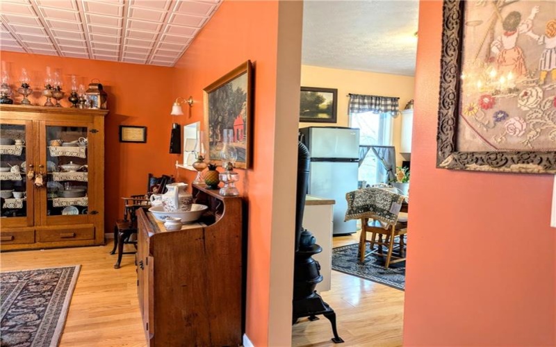 220 Overholt Dr, Scottdale, 15683, 3 Bedrooms Bedrooms, 9 Rooms Rooms,2.1 BathroomsBathrooms,Residential,For Sale,Overholt Dr,1747712