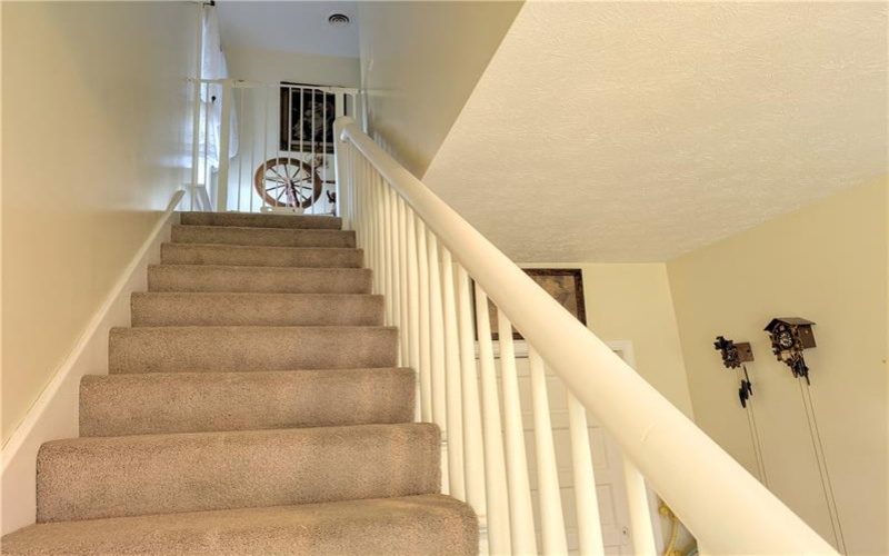 220 Overholt Dr, Scottdale, 15683, 3 Bedrooms Bedrooms, 9 Rooms Rooms,2.1 BathroomsBathrooms,Residential,For Sale,Overholt Dr,1747712