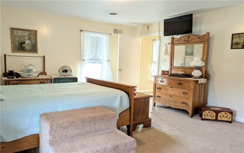 220 Overholt Dr, Scottdale, 15683, 3 Bedrooms Bedrooms, 9 Rooms Rooms,2.1 BathroomsBathrooms,Residential,For Sale,Overholt Dr,1747712