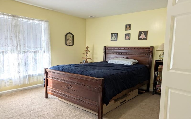 220 Overholt Dr, Scottdale, 15683, 3 Bedrooms Bedrooms, 9 Rooms Rooms,2.1 BathroomsBathrooms,Residential,For Sale,Overholt Dr,1747712