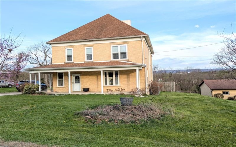 220 Overholt Dr, Scottdale, 15683, 3 Bedrooms Bedrooms, 9 Rooms Rooms,2.1 BathroomsBathrooms,Residential,For Sale,Overholt Dr,1747712