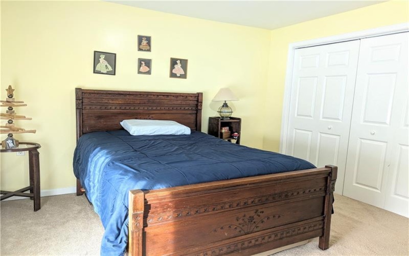 220 Overholt Dr, Scottdale, 15683, 3 Bedrooms Bedrooms, 9 Rooms Rooms,2.1 BathroomsBathrooms,Residential,For Sale,Overholt Dr,1747712