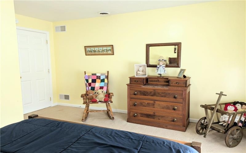 220 Overholt Dr, Scottdale, 15683, 3 Bedrooms Bedrooms, 9 Rooms Rooms,2.1 BathroomsBathrooms,Residential,For Sale,Overholt Dr,1747712