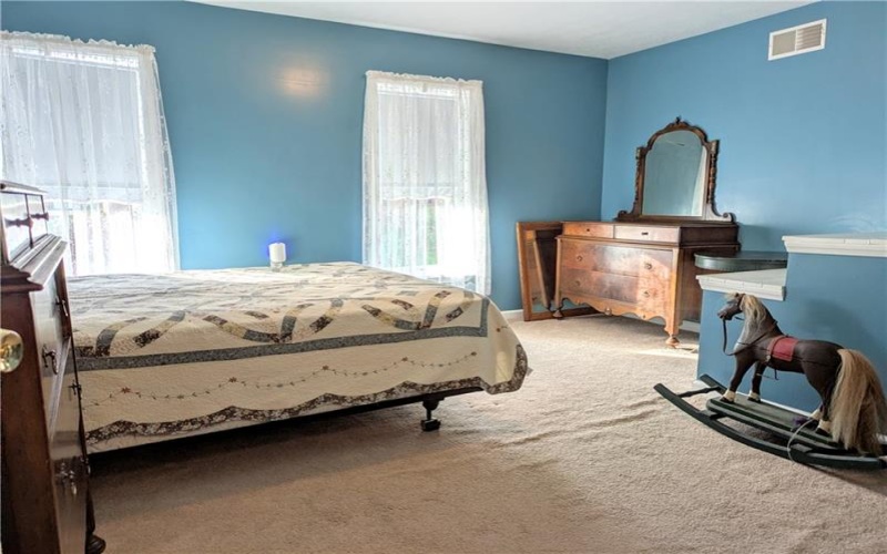 220 Overholt Dr, Scottdale, 15683, 3 Bedrooms Bedrooms, 9 Rooms Rooms,2.1 BathroomsBathrooms,Residential,For Sale,Overholt Dr,1747712