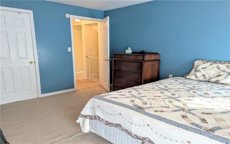 220 Overholt Dr, Scottdale, 15683, 3 Bedrooms Bedrooms, 9 Rooms Rooms,2.1 BathroomsBathrooms,Residential,For Sale,Overholt Dr,1747712