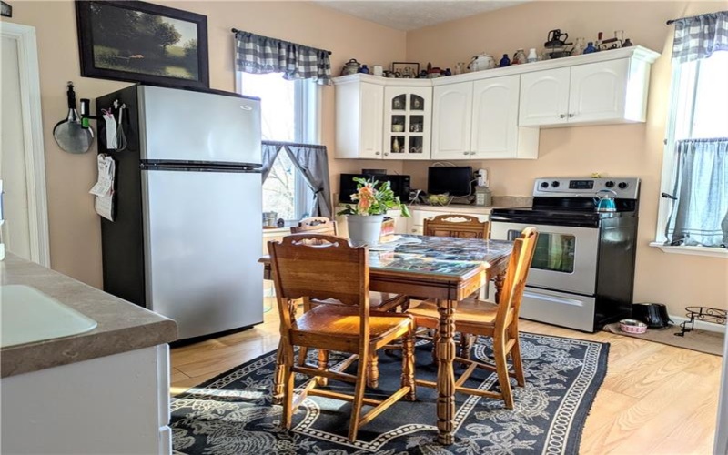 220 Overholt Dr, Scottdale, 15683, 3 Bedrooms Bedrooms, 9 Rooms Rooms,2.1 BathroomsBathrooms,Residential,For Sale,Overholt Dr,1747712