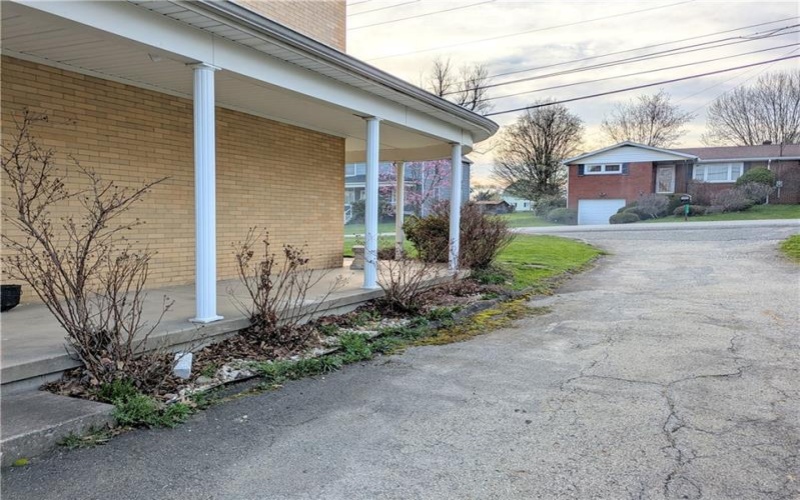 220 Overholt Dr, Scottdale, 15683, 3 Bedrooms Bedrooms, 9 Rooms Rooms,2.1 BathroomsBathrooms,Residential,For Sale,Overholt Dr,1747712
