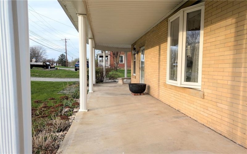 220 Overholt Dr, Scottdale, 15683, 3 Bedrooms Bedrooms, 9 Rooms Rooms,2.1 BathroomsBathrooms,Residential,For Sale,Overholt Dr,1747712