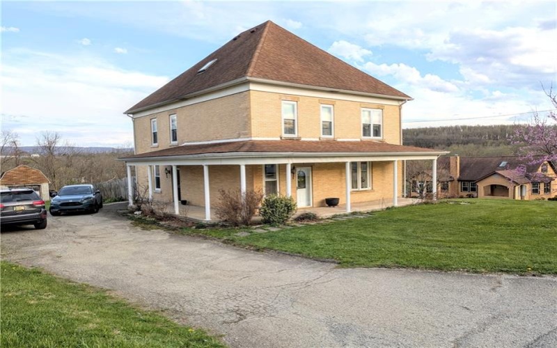 220 Overholt Dr, Scottdale, 15683, 3 Bedrooms Bedrooms, 9 Rooms Rooms,2.1 BathroomsBathrooms,Residential,For Sale,Overholt Dr,1747712