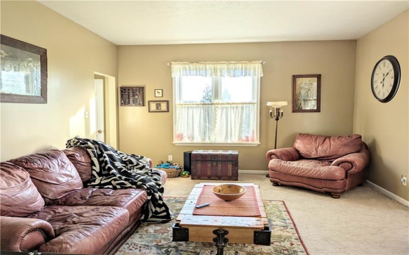 220 Overholt Dr, Scottdale, 15683, 3 Bedrooms Bedrooms, 9 Rooms Rooms,2.1 BathroomsBathrooms,Residential,For Sale,Overholt Dr,1747712