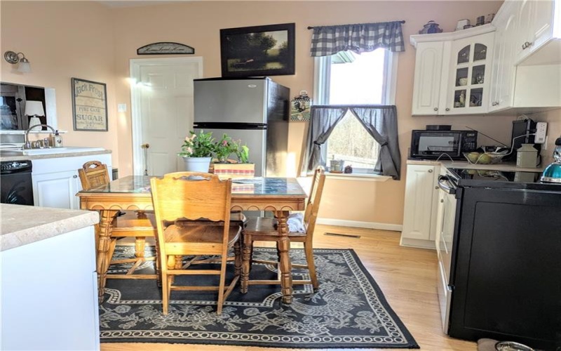 220 Overholt Dr, Scottdale, 15683, 3 Bedrooms Bedrooms, 9 Rooms Rooms,2.1 BathroomsBathrooms,Residential,For Sale,Overholt Dr,1747712