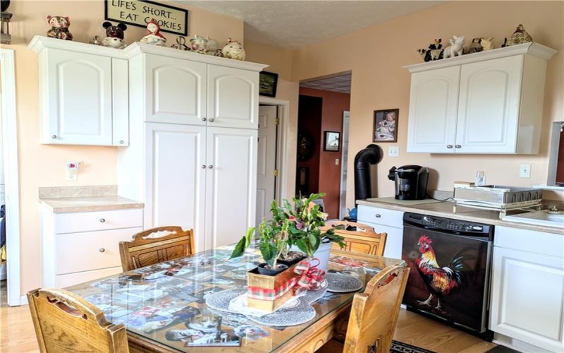 220 Overholt Dr, Scottdale, 15683, 3 Bedrooms Bedrooms, 9 Rooms Rooms,2.1 BathroomsBathrooms,Residential,For Sale,Overholt Dr,1747712