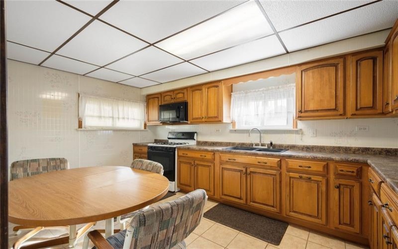 17 Hickory St, Burgettstown, 15021, 2 Bedrooms Bedrooms, ,1 BathroomBathrooms,Residential,For Sale,Hickory St,1740357