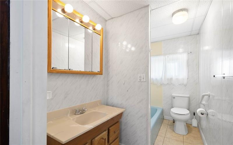 17 Hickory St, Burgettstown, 15021, 2 Bedrooms Bedrooms, ,1 BathroomBathrooms,Residential,For Sale,Hickory St,1740357