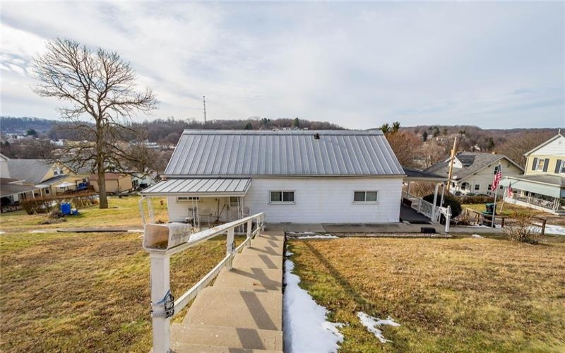 17 Hickory St, Burgettstown, 15021, 2 Bedrooms Bedrooms, ,1 BathroomBathrooms,Residential,For Sale,Hickory St,1740357