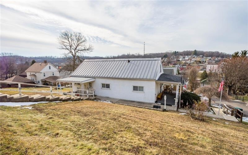 17 Hickory St, Burgettstown, 15021, 2 Bedrooms Bedrooms, ,1 BathroomBathrooms,Residential,For Sale,Hickory St,1740357