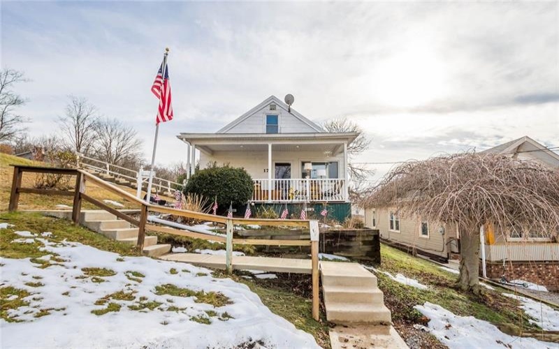 17 Hickory St, Burgettstown, 15021, 2 Bedrooms Bedrooms, ,1 BathroomBathrooms,Residential,For Sale,Hickory St,1740357
