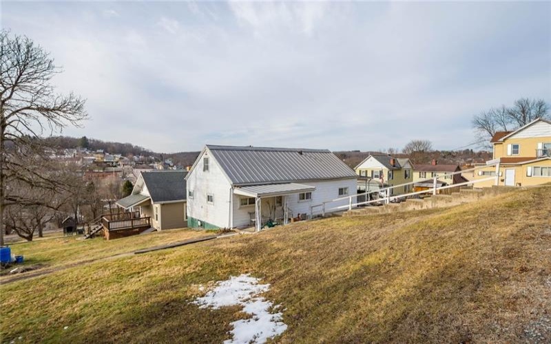 17 Hickory St, Burgettstown, 15021, 2 Bedrooms Bedrooms, ,1 BathroomBathrooms,Residential,For Sale,Hickory St,1740357