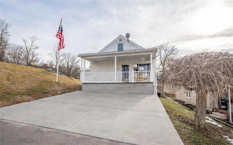 17 Hickory St, Burgettstown, 15021, 2 Bedrooms Bedrooms, ,1 BathroomBathrooms,Residential,For Sale,Hickory St,1740357