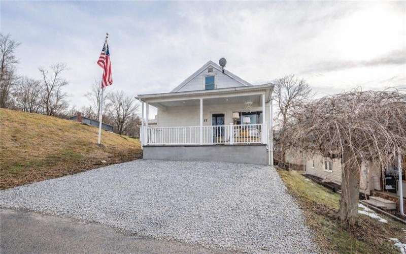 17 Hickory St, Burgettstown, 15021, 2 Bedrooms Bedrooms, ,1 BathroomBathrooms,Residential,For Sale,Hickory St,1740357