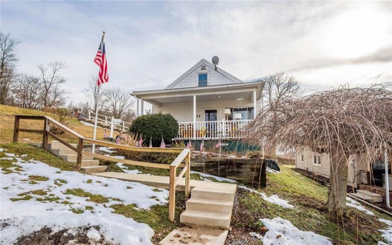 17 Hickory St, Burgettstown, 15021, 2 Bedrooms Bedrooms, ,1 BathroomBathrooms,Residential,For Sale,Hickory St,1740357