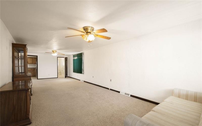 17 Hickory St, Burgettstown, 15021, 2 Bedrooms Bedrooms, ,1 BathroomBathrooms,Residential,For Sale,Hickory St,1740357