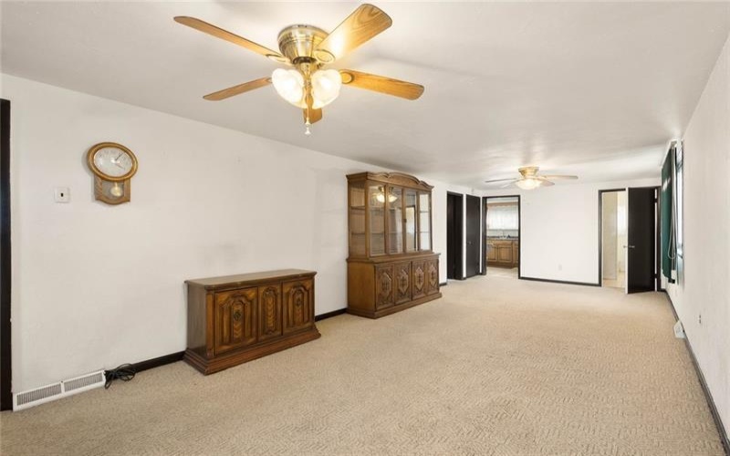 17 Hickory St, Burgettstown, 15021, 2 Bedrooms Bedrooms, ,1 BathroomBathrooms,Residential,For Sale,Hickory St,1740357