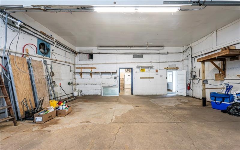 305 Division St, Jeannette, 15644, ,Commercial-industrial-business,For Sale,Division St,1727210