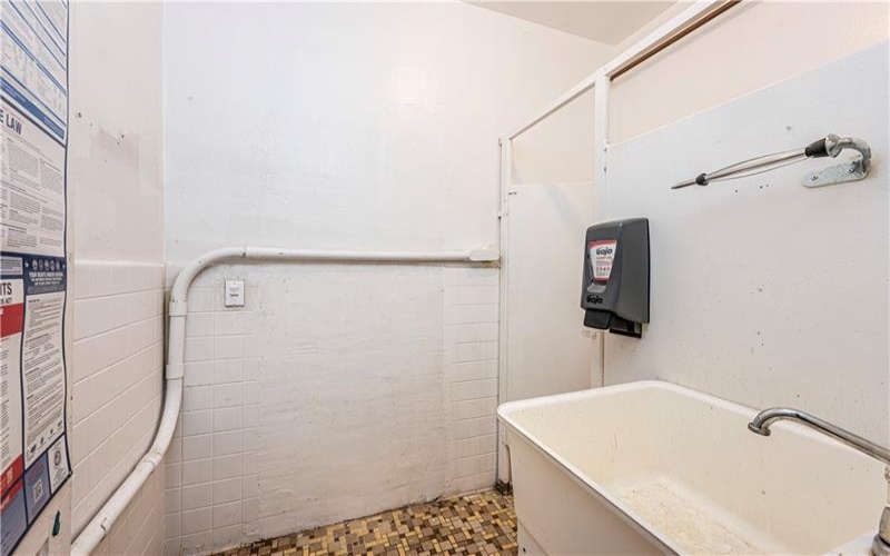 305 Division St, Jeannette, 15644, ,Commercial-industrial-business,For Sale,Division St,1727210