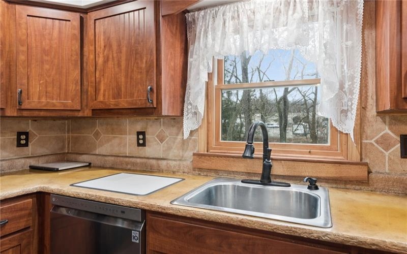 2429 Brownfield Dr, Greensburg, 15601, 3 Bedrooms Bedrooms, 9 Rooms Rooms,2.1 BathroomsBathrooms,Residential,For Sale,Brownfield Dr,1745774
