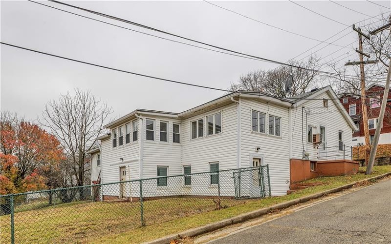 312 Lafferty Street, Jeannette, 15644, 3 Bedrooms Bedrooms, 9 Rooms Rooms,1.1 BathroomsBathrooms,Residential,For Sale,Lafferty Street,1733118