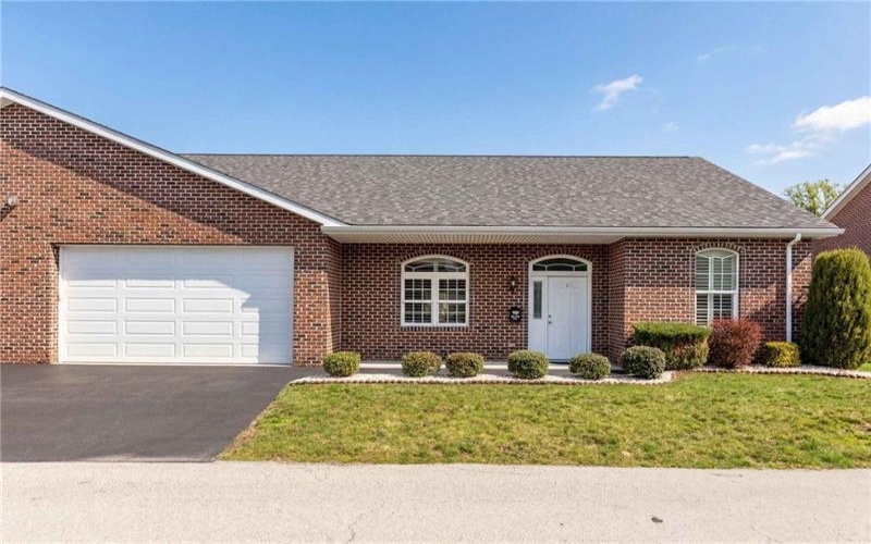 909 VALENTINA LN, Lower Burrell, 15068, 2 Bedrooms Bedrooms, 6 Rooms Rooms,2 BathroomsBathrooms,Residential,For Sale,VALENTINA LN,1743306