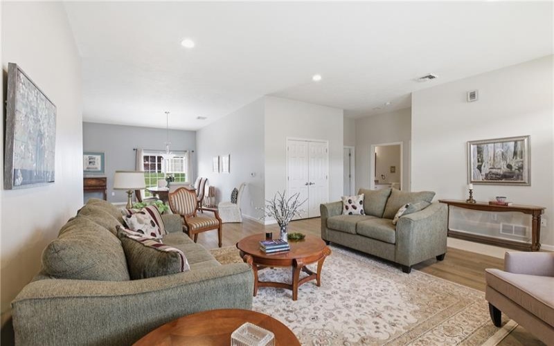 909 VALENTINA LN, Lower Burrell, 15068, 2 Bedrooms Bedrooms, 6 Rooms Rooms,2 BathroomsBathrooms,Residential,For Sale,VALENTINA LN,1743306