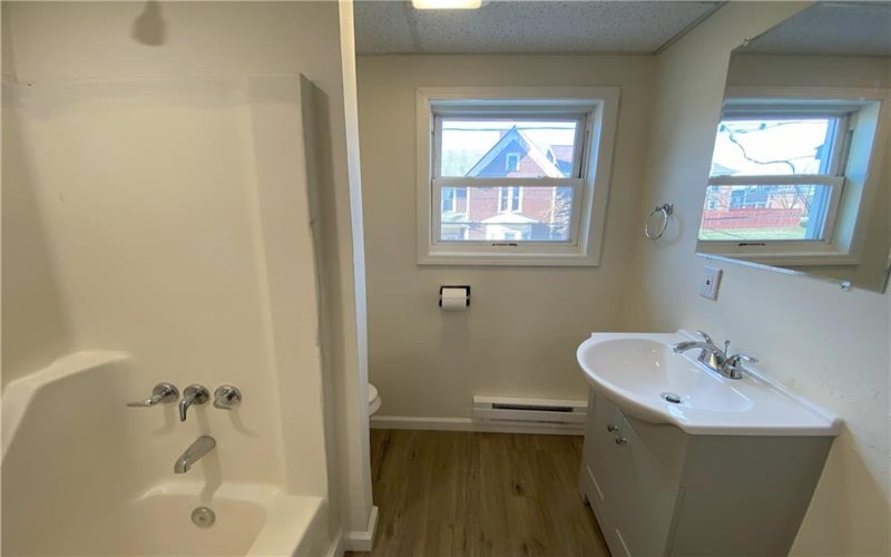 407 N Pittsburgh St, Connellsville, 15425, 1 Bedroom Bedrooms, ,1 BathroomBathrooms,Lease,For Rent,N Pittsburgh St,1733190