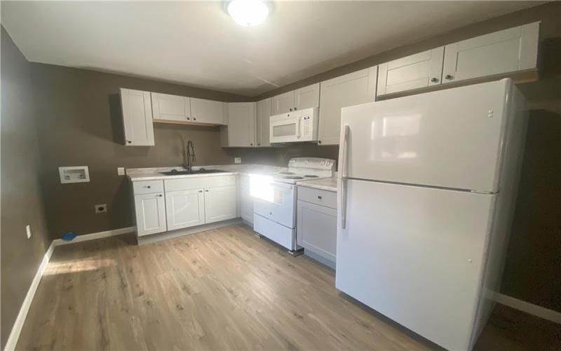 407 N Pittsburgh St, Connellsville, 15425, 1 Bedroom Bedrooms, ,1 BathroomBathrooms,Lease,For Rent,N Pittsburgh St,1733190