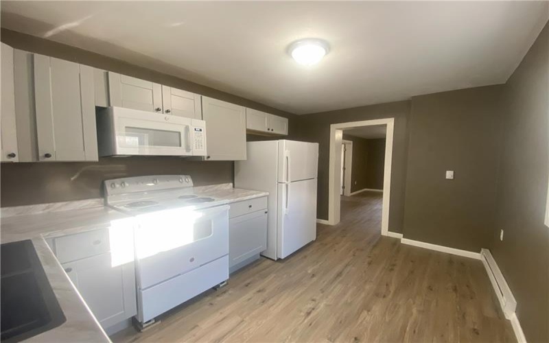 407 N Pittsburgh St, Connellsville, 15425, 1 Bedroom Bedrooms, ,1 BathroomBathrooms,Lease,For Rent,N Pittsburgh St,1733190