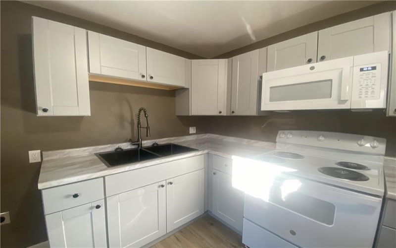 407 N Pittsburgh St, Connellsville, 15425, 1 Bedroom Bedrooms, ,1 BathroomBathrooms,Lease,For Rent,N Pittsburgh St,1733190